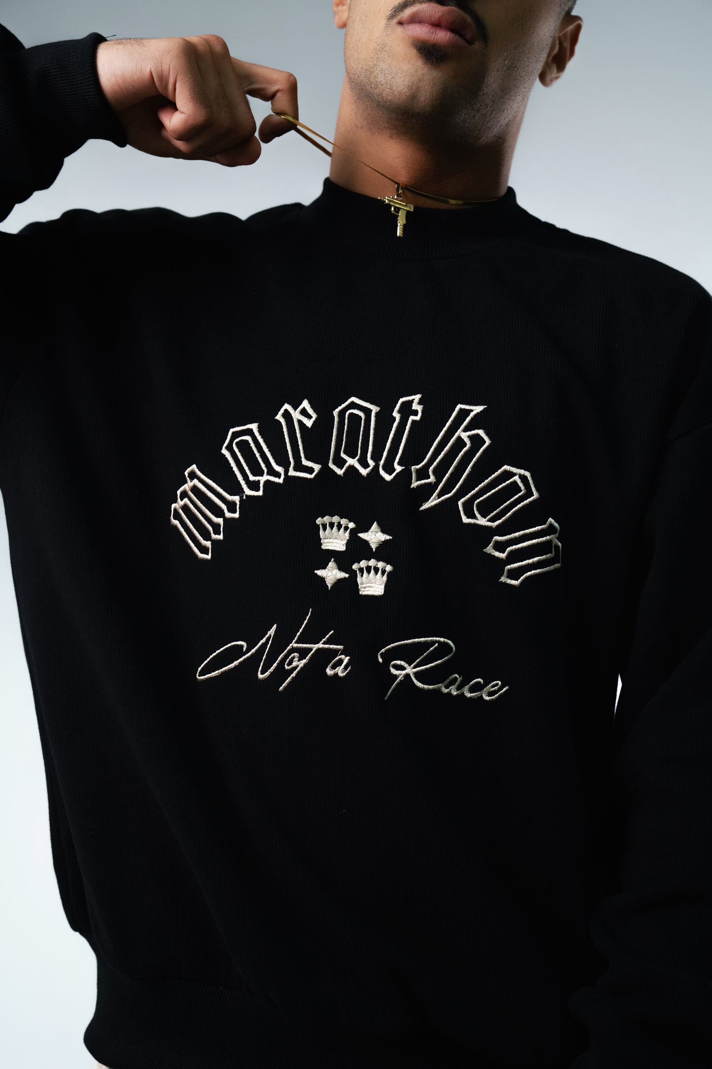 Black Crewneck "Marathon"